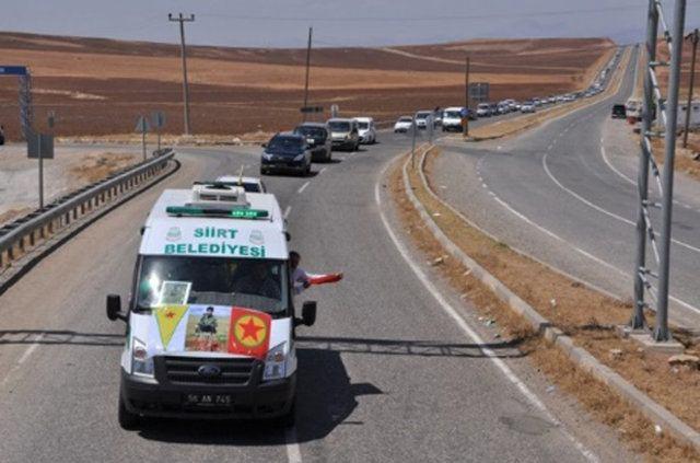 <p>IĞDIR-MERKEZ<br />
<br />
Kobani (Ayn El Arap) bölgesinde silahlı olarak faaliyet göstermekteyken hayatını kaybeden NEVAN Dilan ABAY isimli örgüt mensubunun cenazesi babası tarafından Iğdır Merkez Tacirli Köyü mezarlığına defnedilmek üzere teslim alındı.</p>