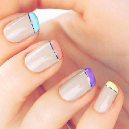 <p>Beyaz french oje artık tarih olacak. Onun yerine renkli tırnaklar moda olacak.</p>
