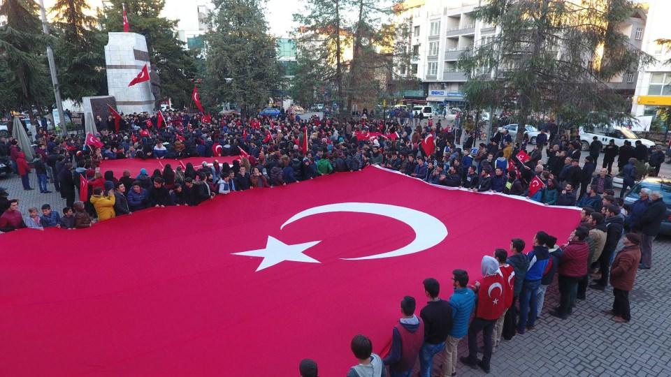 <p>Samsun'un Terme ilçesi'nde Terme Kent Konseyi Gençlik Meclisi organizesi ile 'Teröre tepki ve şehitleri anma' yürüyüşü düzenlendi.<br />
 </p>
