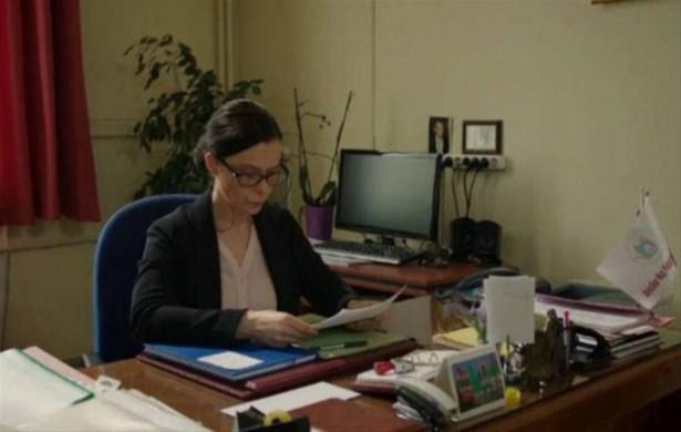 <p>Zeynep Kaçar yeni projesinde okul müdüresini canlandırıyor.</p>
<p> </p>