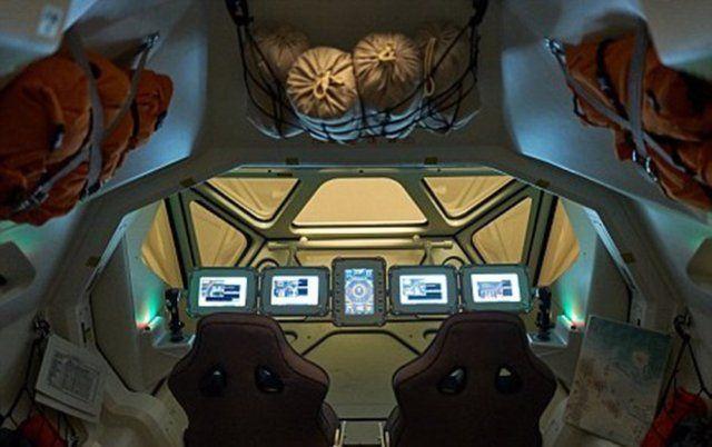 <p>Mars'ın atmosferinin gezegenimize oranla yüzde 1 seviyesinde olduğu düşünülürse Mars'ın yüzeyinde bulunmak ile uzayda bulunmak arasında pek bir fark bulunmadığını söylemek mümkün.</p>

<p> </p>
