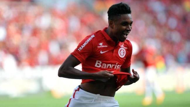 <p><strong>Vitinho (Internacional)</strong></p>

<p>Galatasaray'a önerilen isimlerden birisi de Vitinho. Rusya'da tutunamayan ve Brezilya'da Internacional takımında yükselen 23 yaşındaki hücumcunun da listedeki isimler arasında yer aldığı konuşuluyor.</p>
