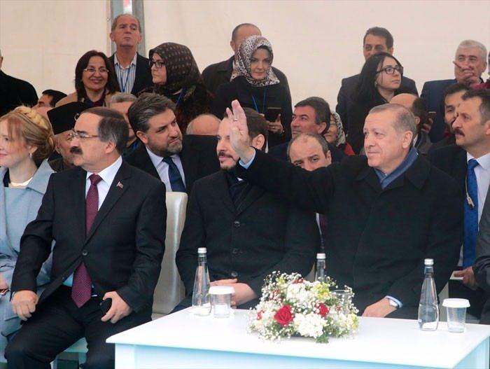 <p>Enerji ve Tabii Kaynaklar Bakanı Berat Albayrak ile Gıda, Tarım ve Hayvancılık Bakanı Faruk Çelik de Erdoğan'a eşlik etti.</p>

<ul>
</ul>

