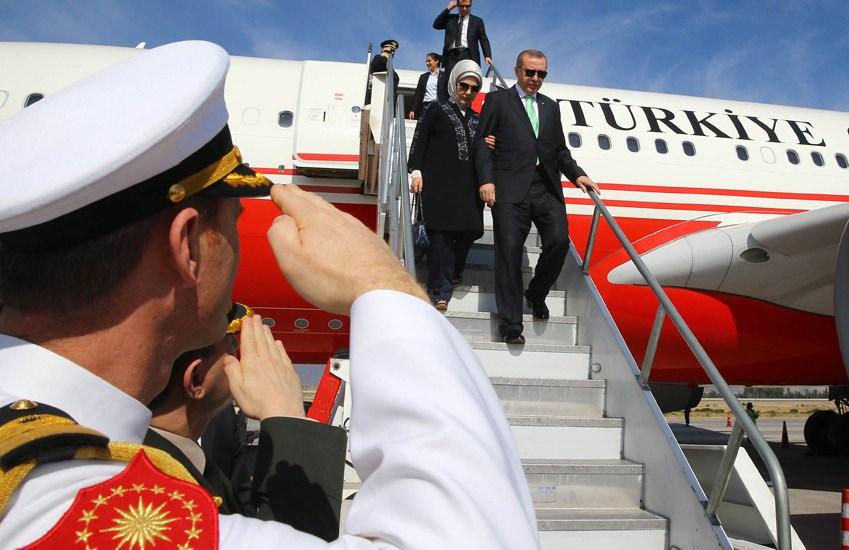<p>Cumhurbaşkanı Recep Tayyip Erdoğan, Latin Amerika ülkelerini kapsayan ziyareti çerçevesinde 31 Ocak-2 Şubat 2016 tarihlerinde Şili’ye resmî bir ziyaret gerçekleştirdi.</p>
