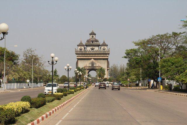 <p>Karasal Alan km²<br />
Laos<br />
230800</p>
