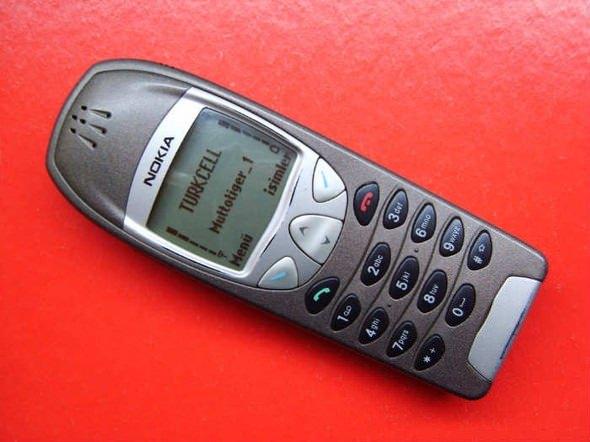 <p>Nokia 6210</p>

<p>Çıkış tarihi: 2000</p>
