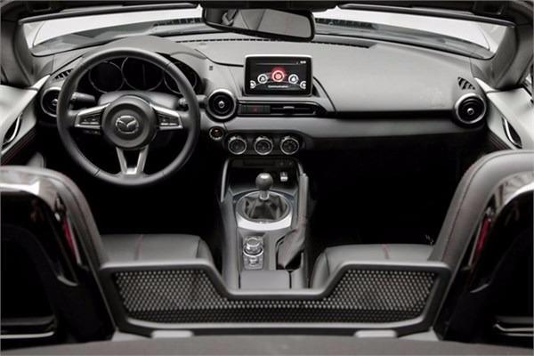 <p>Mazda MX-5</p>
