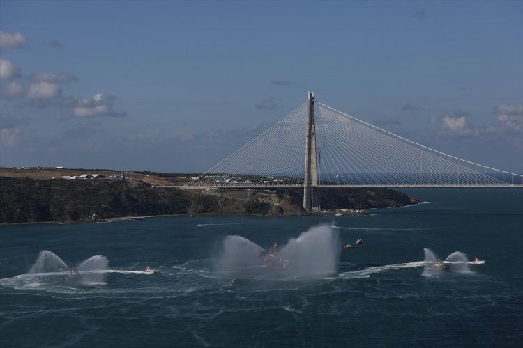 <p>İstanbul'un 3. gerdanlığı Yavuz Sultan Selim Köprüsü bugün açılırken, köprüye nasıl ulaşılacağından ödeme şekline kadar bazı sorular bulunuyor.</p>

<p>İşte Yavuz Sultan Selim Köprüsü'nü kullanma rehberi...</p>
