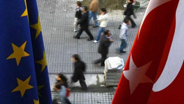<p>Gelecek yılın en önemli gelişmelerinden biri, hiç kuşkusuz Avrupa Birliği ile olan ilişkilerde yaşanacak. Yıllardır sürdürülen müzakerelerde yıl sonuna doğru kritik bir eşik aşılacak.</p>

<p> </p>
