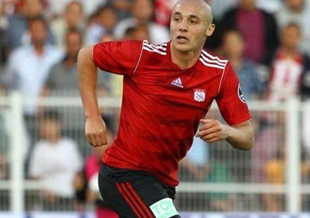 <p>AATIF CHAHECHOUHE</p>
<p>"Soyadımı doğru yazabilmek için yıllarca uğraştım. Ne anlama geldiğini de hâlâ bilmiyorum."</p>