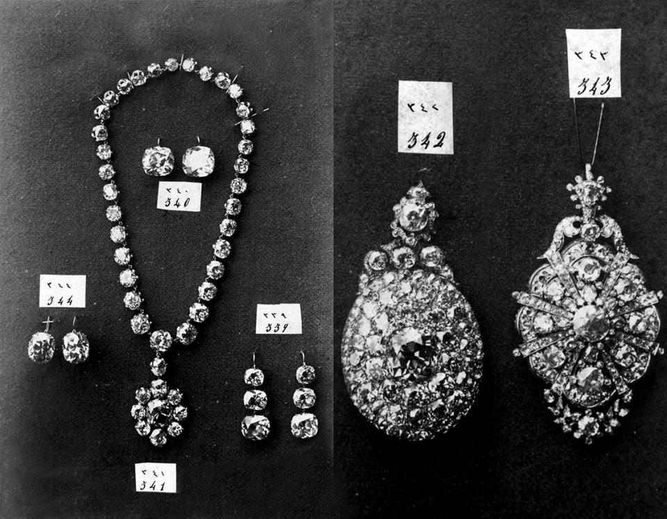 <p>Sultana arz edilen mücevherler</p>