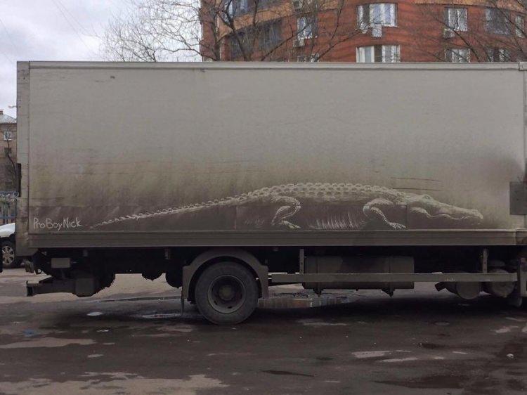 <p>Kirli otomobillerin sanatsal potansiyelini şaşırtıcı sanat parçalarına çeviren Rus ressam Nikita Golubev her yaptığı çalışmaya imzasını bırakmayı unutmuyor.</p>

<p> </p>
