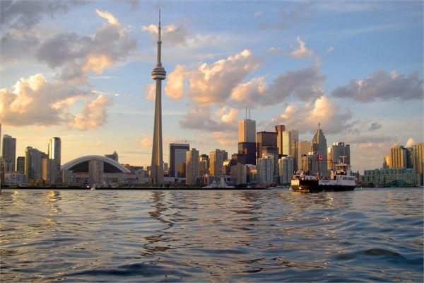 <p><strong>4- Toronto</strong><br />
Kanada</p>
