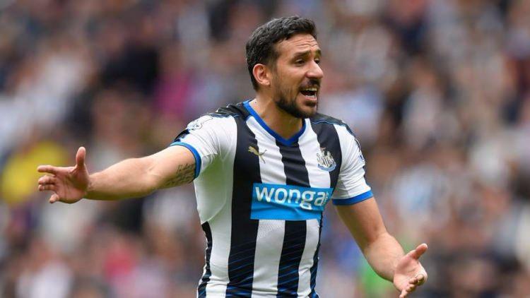 <p>JONAS GUTIERREZ | Son yılların en bilinen hikayelerinden birinin kahramanı olan Gutierrez, Newcastle'da oynadığı dönemde testis kanseri nedeniyle futbola ara verdi. İyileşip geri döndüğünde ise Newcastler biten kontratını yenilemedi. Vefa sadece bir semt adı mıydı?</p>