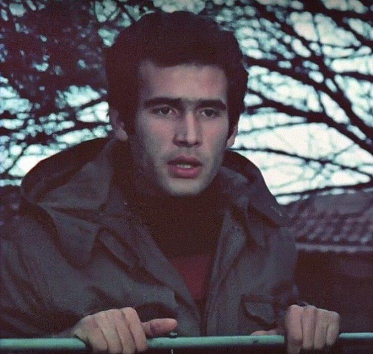 <p>Nezir, Ah Nerede filminde Ömer, Aile Şerefi filminde Mustafa, Bizim Aile filminde Ferdi karakterinide canlandırdı.</p>
