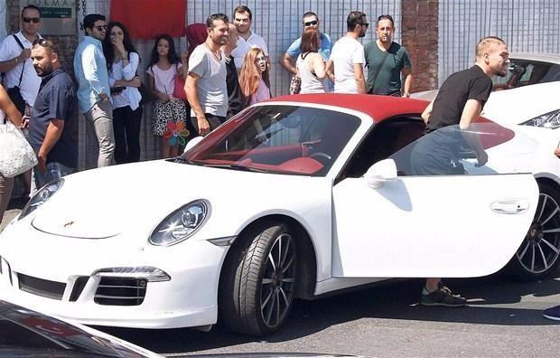 <p><strong>Caner Erkin</strong><br />
<br />
Caner Erkin, Porsche 911S, 180 bin dolar.</p>

<p> </p>
