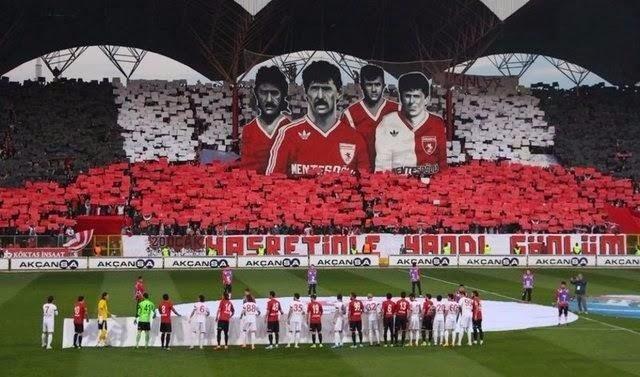 <p>Bu olayın anısına 2013-14 sezonunda Samsunspor taraftarı Samsun 19 Mayıs Stadyumu'nda kazada hayatını kaybeden futbolcular ve teknik adamın koreografisini Hasretinle Yandı Gönlüm şarkısı eşliğinde açmış tüm futbolseverleri duygulandırmıştı ve bu elim kazanın da unutulmayacağını göstermişti.</p>