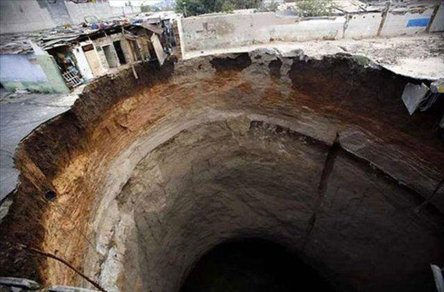 <p>Çukur en az 3 kişinin de ölümüne yol açtı.</p>
<p> </p>