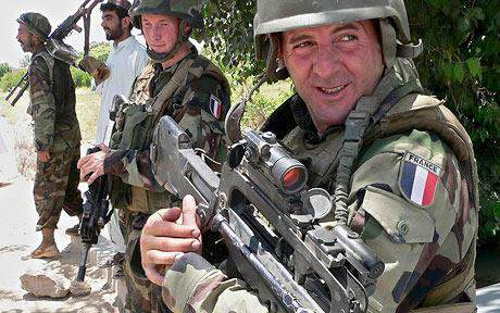 <p>6- Fransa <br />
<br />
Savaş durumunda askere çağırılabilecek nüfus: 28,802,096<br />
Tank sayısı: 423<br />
Uçak sayısı: 1,203<br />
Nükleer başlık sayısı: 300<br />
Uçak gemisi sayısı: 1<br />
Denizaltı sayısı: 10<br />
Savunma Bütçesi(dolar): 43,000,000,000</p>
