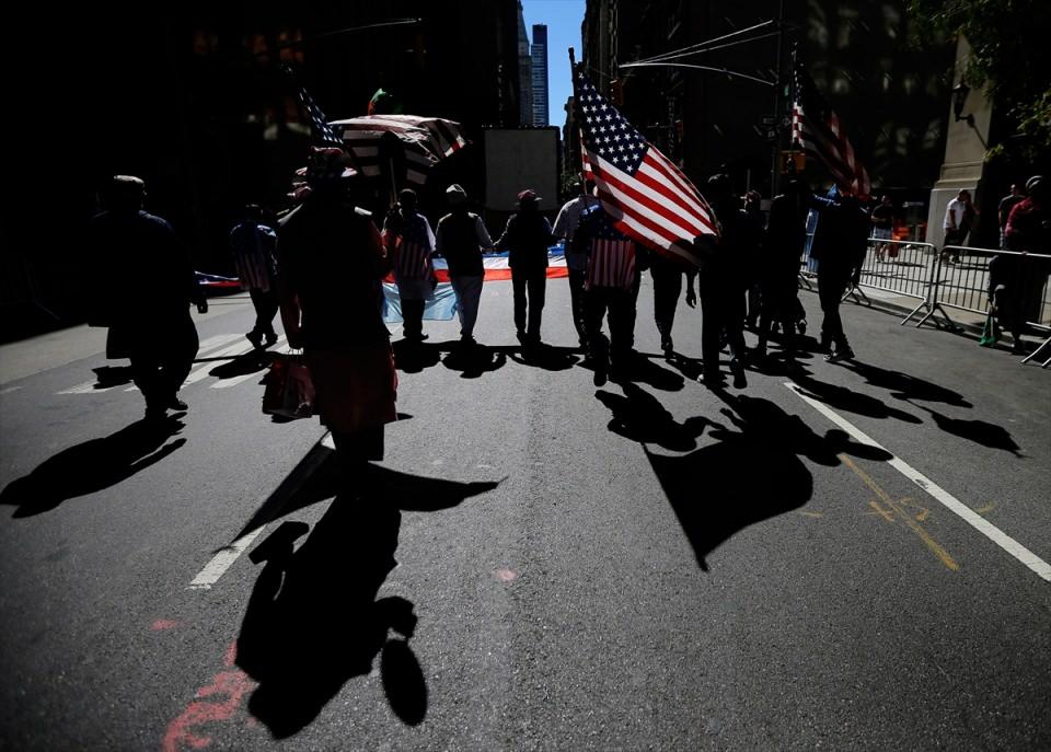<p>Bu yılki teması "Allah ve &Uuml;lke İ&ccedil;in" olan ve ABD'deki M&uuml;sl&uuml;man topluluklarının katılımıyla Manhattan'da yapılan y&uuml;r&uuml;y&uuml;şe katılanlar, barış mesajları taşıyan pankartlar ve M&uuml;sl&uuml;man &uuml;lkelerin bayraklarını taşıdı.</p>

<p>&nbsp;</p>
