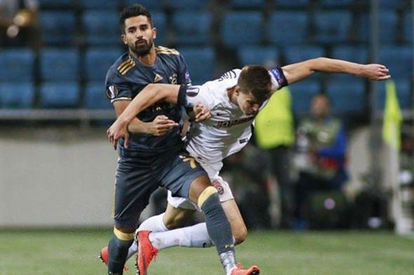 <p><strong>ARTIK DAHA AZ FORMA GİYECEKLER: </strong></p>
<p> </p>
<p>Alper, Ozan Tufan, Şener, Stoch Tecrübeli teknik adam, Alper Potuk’un verilen şansı iyi kullanamadığını düşünüyor. Bu yüzden Alper kızağa çekilecek. </p>
