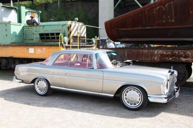 <p>Mercedes severler Almanya'nın Hattingen kentinde buluştu. Mercedes kulübü tarafından her sene düzenlenen etkinlik kapsamında Mercedes klasikleri ve son model Mercedes'ler bir araya geldi. İşte o otomobiller....</p>
<p> </p>