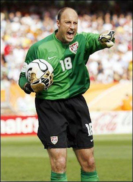 <p>4 kez Dünya Kupasına katılan ABD'li kalecim Kasey Keller, arabasından golf sopasını çıkardığı esnada sopaları dişine çarpmış ve ön dişlerinden birkaçını kırmıştı.</p>