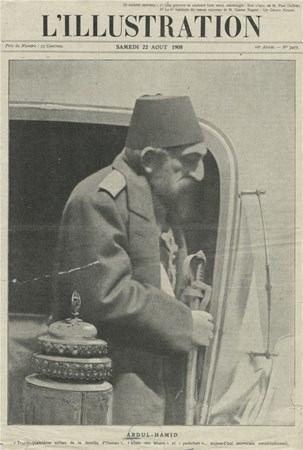 <p>2. Abdülhamit'in 1908 yılında arabadan inerken çekilen resmi</p>
