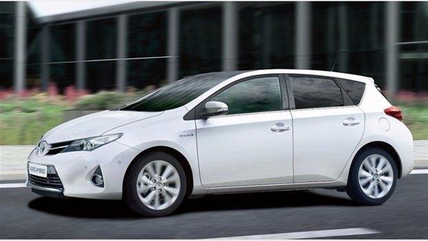 <p><strong>23 Toyota Auris 1.4 D-4D 90PS 6 İleri Düz Vites</strong></p>
<p>100 kilometredeki ortalama yakıt tüketimi: 4lt</p>