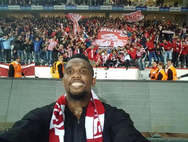 <p>Haftasonu Beşiktaş'la karşılaşacak Antalyaspor'un dünya yıldızı golcüsü Eto'o'yle ilgili sürpriz bir gerçek ortaya çıktı. (Fanatik)</p>
<p> </p>