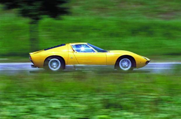 <p>Eski Lamborghini Miura</p>
