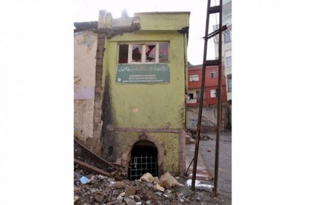 <p>Siirt Ulus mahallesinde 15 Ocak'ta 5 teröristin öldürüldüğü, 1 polisin şehit olduğu 2 hücre evi ilk kez göründülendi.</p>

<p> </p>
