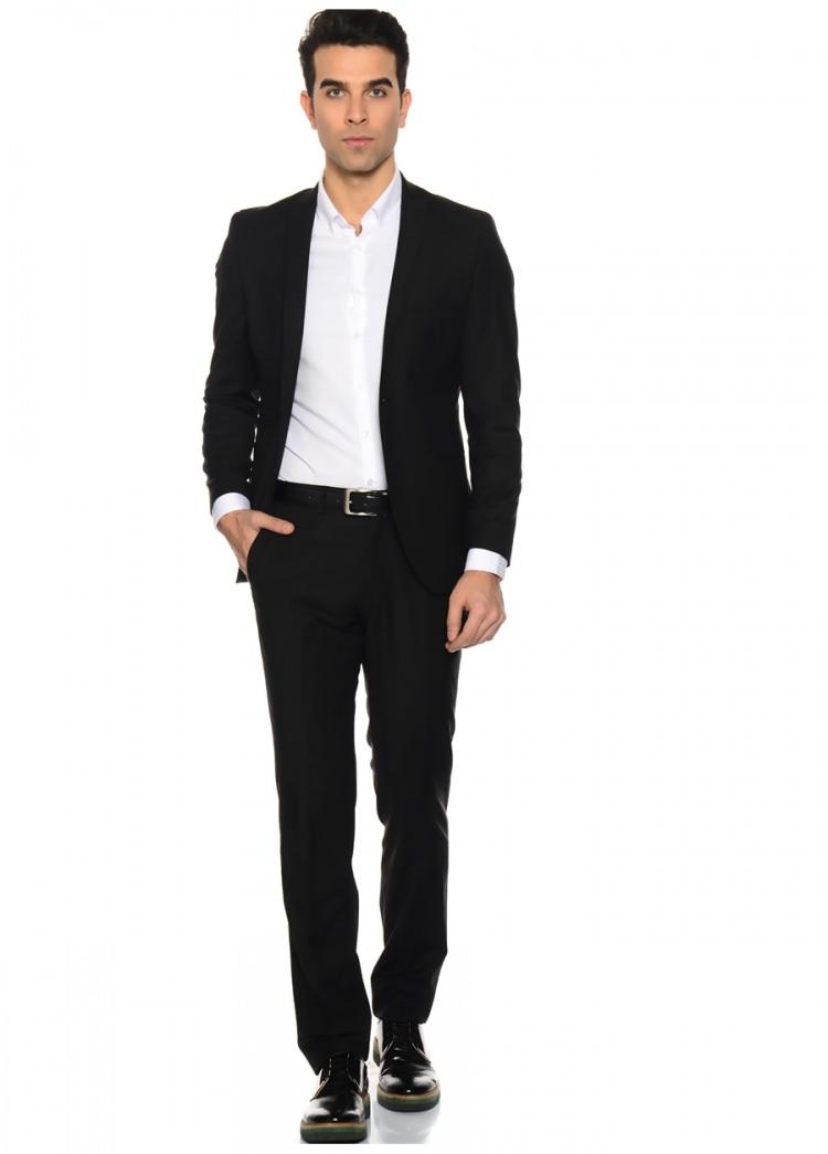 <p>Boyner Altınyıldız Classic Siyah Takım Elbise </p>
<p><strong>349.99 TL</strong></p>