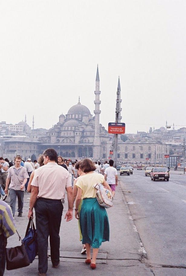 <p>1989<br />
Galata Köprüsü, Yeni Camii</p>