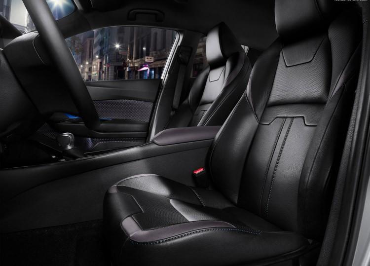 <p><span style="color:#D3D3D3">Ukrayna ve Rusya pazarına yönelik 150 HP gücündeki 2,0 lt’lik benzinli motora sahip C-HR’de ise sadece CVT şanzıman yer alıyor.</span></p>