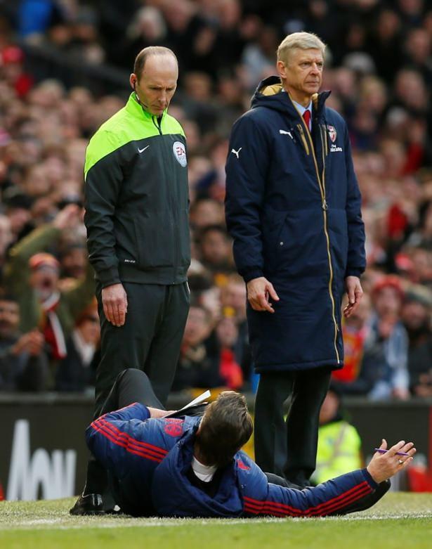 <p>Maçtan sonra yaptığı açıklamada duygusal davrandığını ifade eden Lois van Gaal, “Yaptığım yanlıştı, özür diliyorum” dedi.</p>