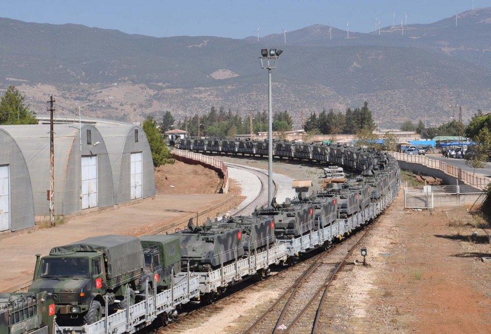 <p>İstanbul’un Maltepe İlçesi’nde konuşlu 2’nci Zırhlı Tugay Komutanlığı’ndan gönderilen 43 Zırhlı Personel Taşıyıcı (ZPT) Gaziantep’in İslahiye İlçesi’ne ulaştı.</p>
<p> </p>
