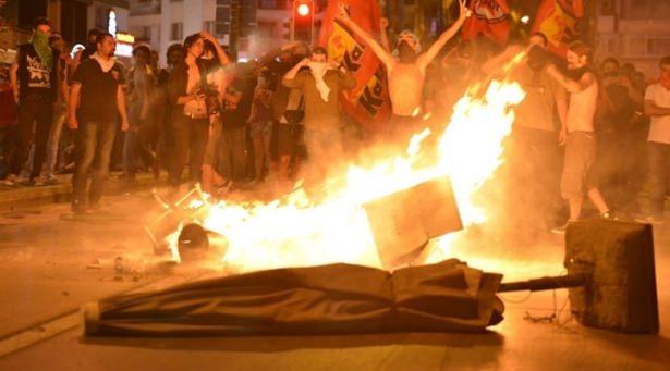 <p><strong>MALA ZARAR VERENLER, BEDELİNİ ÖDEYECEK</strong><br />
Toplumsal olaylarda verilen zararlar, suçluya rücu edilecek. Bu rücu zaman aşımına tabii olmayacak. </p>
