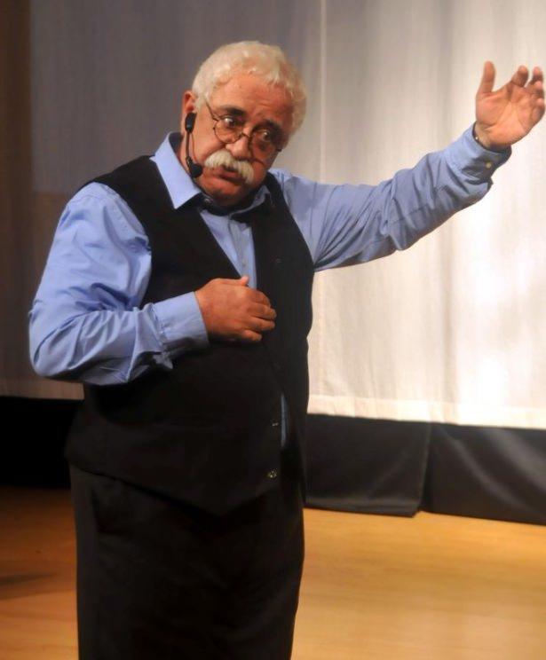 <p>Bir süredir karaciğer kanseri için tedavi gören tiyatro sanatçısı Kırca, 67 yaşında hayatını kaybetti.</p>

<p> </p>
