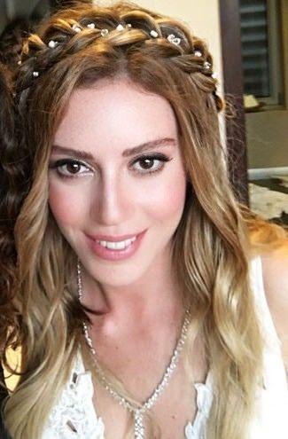 <p><strong>Sinem Kobal</strong></p>
<p>Doğal görüntüyü tercih eden Kobal, yüzünü pembe tonlarında allığı ile renklendirmiş.</p>