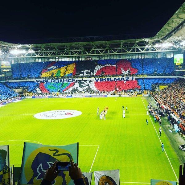 <p>Fenerbahçe taraftarı, Galatasaray derbisinde bu koreografiyi yaptı.</p>