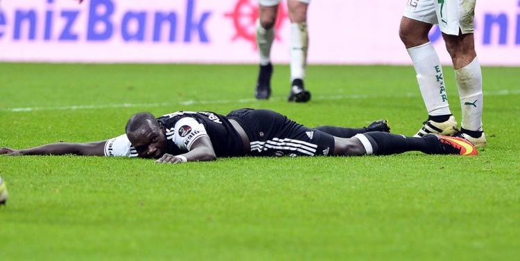 <p>-Biri Aboubakar'a forvet olduğunu hatırlatsın.</p>