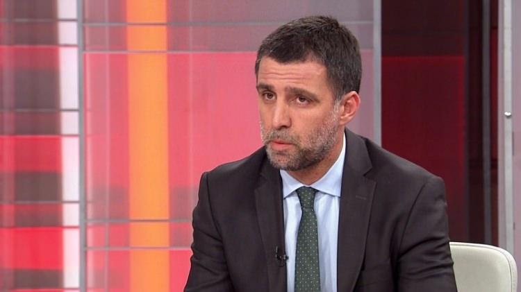<p>Öte yandan eski milli futbolcunun Adapazarı şehir merkezinde, Maliye Bakanlığı Vergi Denetim Kurulu Sakarya Grup Başkanlığı'na bağlı vergi müfettişleri tarafından FETÖ soruşturması tarafından kapatılan bir dershanesinin de bulunduğu belirlendi.</p>
