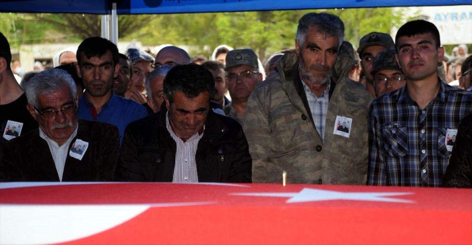 <p>Törene, Vali Mustafa Hakan Güvençer, AK Parti Kahramanmaraş milletvekilleri İlker Çitil ile İmran Kılınç, MHP Kahramanmaraş Milletvekili Fahrettin Oğuz Tor, Adana Jandarma Bölge Komutanı Tuğgeneral Aytekin Şahin, Garnizon Komutanı Albay Uzay Şahin, Büyükşehir Belediye Başkanı Fatih Mehmet Erkoç, İl Jandarma Komutanı Albay Alper Kuşbaşoğlu, İl Emniyet Müdürü Servet Yılmaz ve vatandaşlar katıldı.</p>
<p> </p>