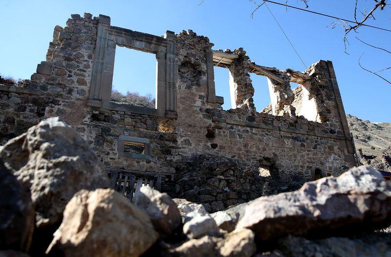 <p>Belediye olarak Süleymaniye Mahallesi'ndeki tarihi dokuyu yenileme çalışmalarını sürdürdüklerini bildiren Çimen, "Zeki Kadirbeyoğlu Konağı ve çevre düzenlemesiyle başladık. Deniz, kum ve güneş eksenindeki turizme alternatifi olarak yayla ve doğa turizminde hak ettiğimiz yeri almak istiyoruz. Bunu başarmak, altyapı çalışmalarımızı tamamlayabilmemiz için desteğe ihtiyacımız var. Bütçe desteği ile ilimizde tesisleşme, konaklama, yol, su ve kanalizasyon çalışmalarını kısa sürede bitirerek turizmde hak ettiğimiz yeri alacağımıza inancım tamdır" ifadelerini kullandı.</p>

<p> </p>
