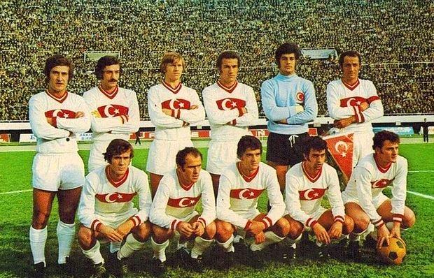 <p>İzmir Atatürk Stadı Aralık 1971 | Türkiye (Türkiye - Polonya)</p>
