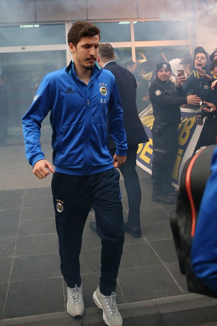 <p><strong>Salih Uçan: </strong>Aziz Yıldırım ve Fenerbahçe taraftarlarının çok şey beklediği bir isim. Ancak Aykut Kocaman dönemi dışında hiçbir zaman bu beklentilere ulaşamadı. O yüzden takımdaki kaderi de yine gelecek sezon takımı kimin çalıştıracağına bağlı olarak şekillenecek.</p>
