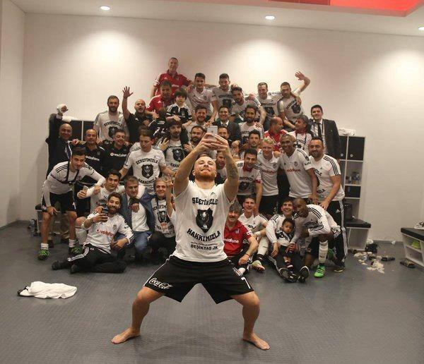 <p>Beşiktaş'ın şampiyonluk selfie'si</p>