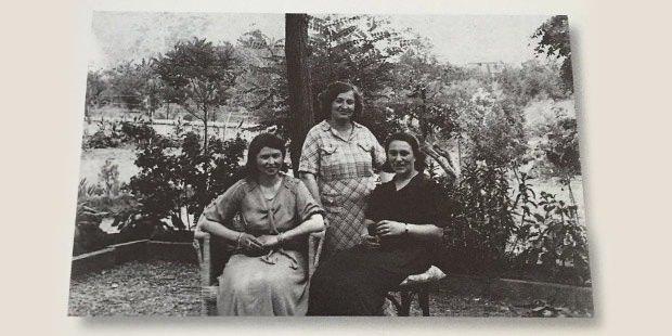 <p>Hüsniye Aktar, Sadberk Koç ve Melahat Aktar, 1936</p>
<p> </p>