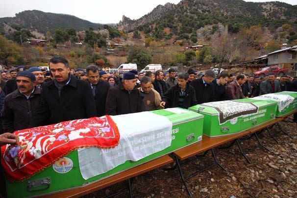 <p>Öte yandan Başbakan Binali Yıldırım'ın TBMM'de Meclis Araştırma Komisyonu kurulacağını açıkladığı yangınla ilgili şu ana kadar gözaltına alınan 12 kişinin sorgusu sürüyor. Haklarında gözaltı kararı olan 2 kişinin ise şehir dışında olduğu ve halen arandığı bildirildi.</p>

<p> </p>
